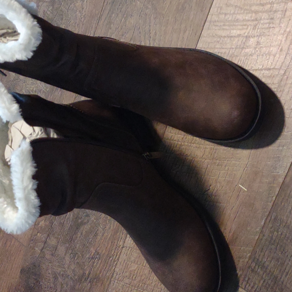 Brown suede ankle booties - Picture 3 of 6